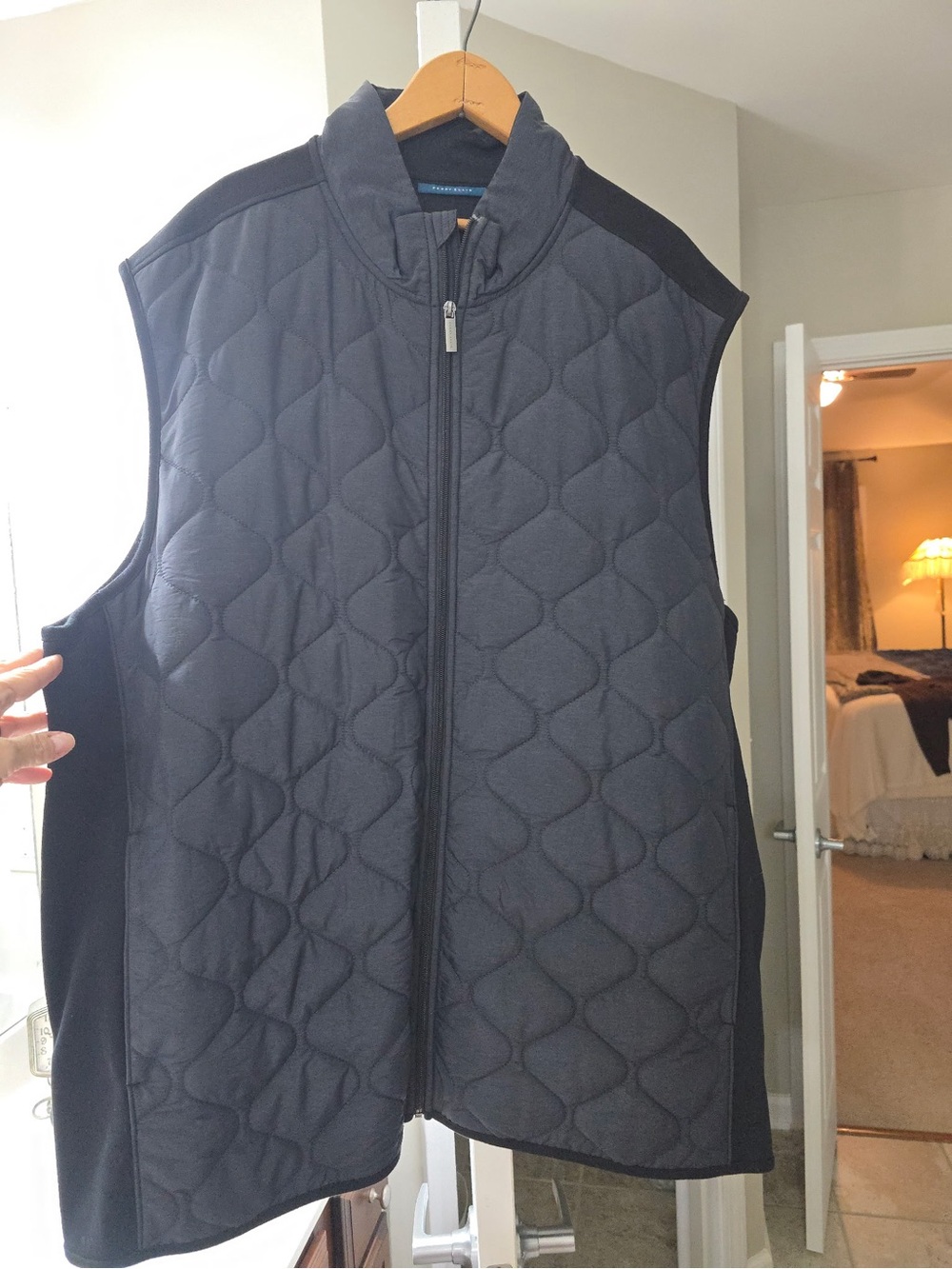 Perry Ellis Quilted Black Sleeveless Vest